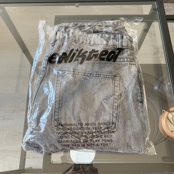 Boyfriend fit jeans from Edikted. - Picture 5 of 5